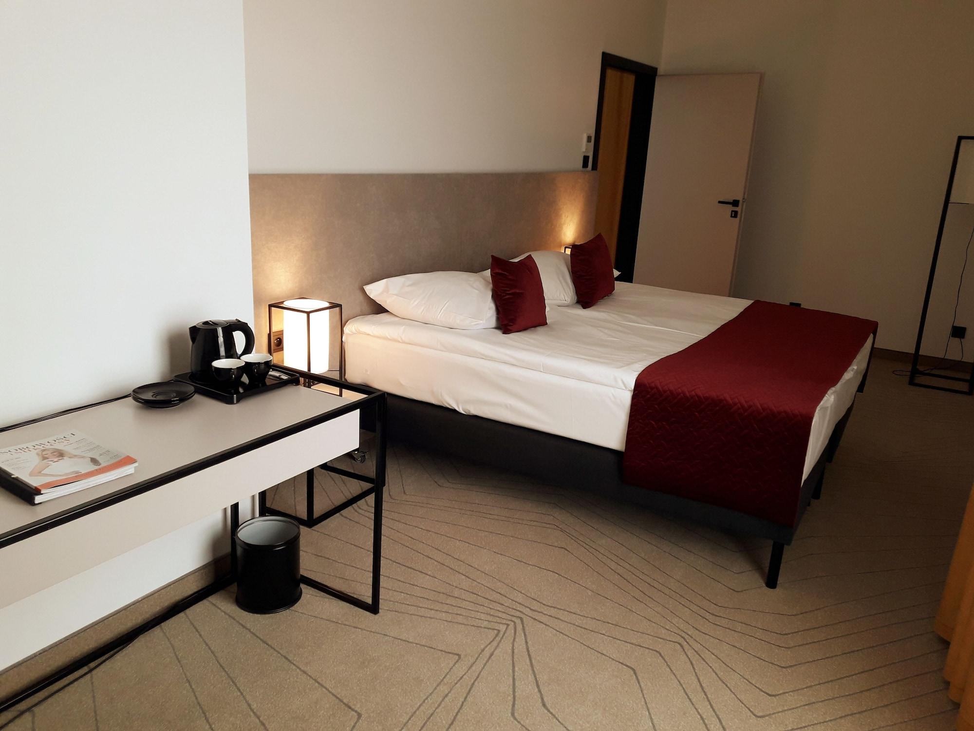 Arche Hotel Krakowska Varsavia Esterno foto